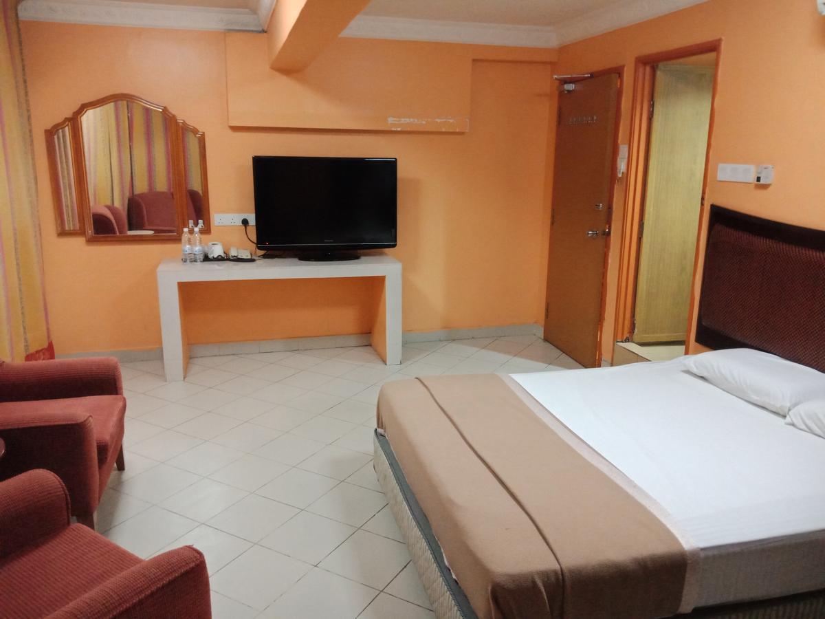 Hotel Times Inn Batu Caves Кепонг Екстериор снимка